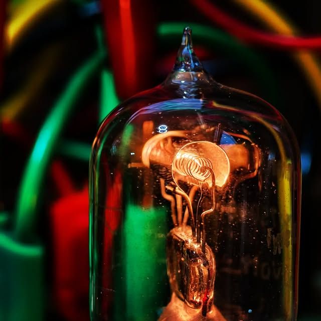 A glowing Telefunken RE11 triode filament